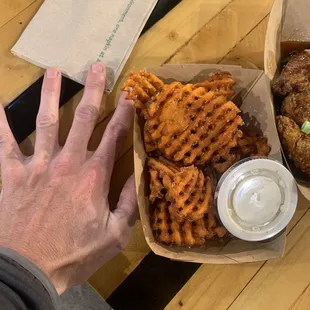Maybe 10 fries for 5$..like come on y&apos;all, fill it up.