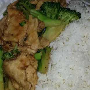 Chicken with Broccoli and steamed white rice - lunch special before 3pm and except Sundays (cost: $5.50)....delish!!!!
