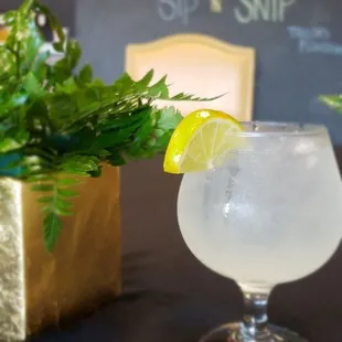 Sip &amp; Snip event with Taylor's Flowers.