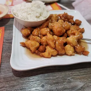 a plate of chicken and rice