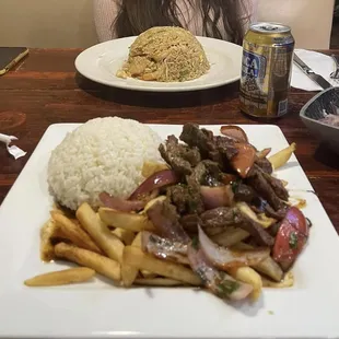 Lomo Saltado Arroz Chaufa de Camaron