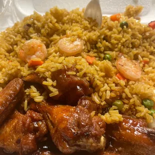 I waited over an hour for DoorDash to deliver flavorless  and cold shrimp fried rice with 3 shrimp  and cold braised wings. Never Again!!!