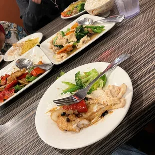 Black bean fish on the left was awesome. The slices of chicken was so tender in the Chicken and vegetables on the right