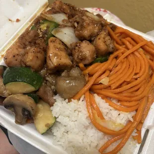 2 entree: mushroom chicken and pepper house chicken