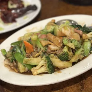 Roasted meat with mixed veggies