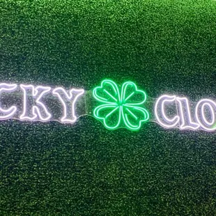 the neon sign for lucky clover