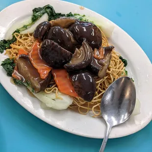 Black mushroom with Chinese green chow mein
