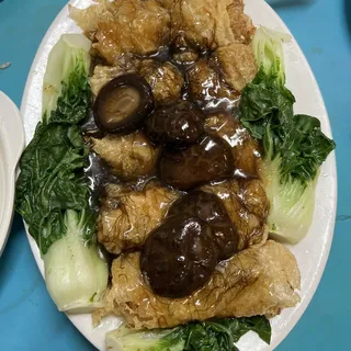 Sauteed Black Mushrooms and Bean Curd Roll