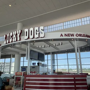 the inside of a new orleans airport