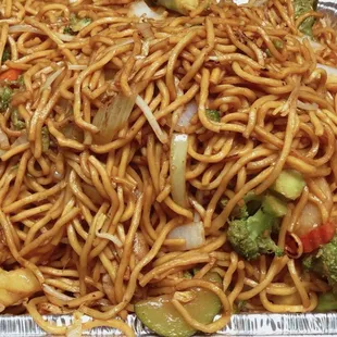 Party Tray Veg Lo Mein $26.90