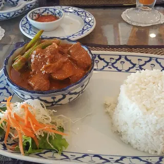 L9. Panang Beef Lunch Special