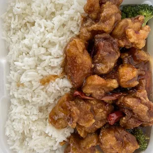 General Tso&apos;s Chicken (lunch)