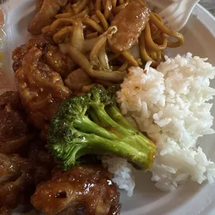 House General Tso&apos;s Chicken and @Chicken Lo Mein
