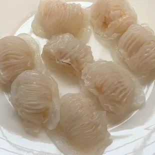 a plate of scallops on a table