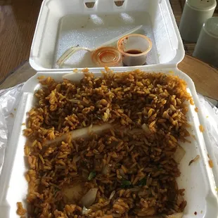 So much rice, very little of the entree. Bad business !!