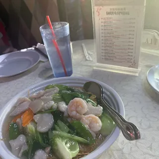 352. Seafood Pan Fried Noodles