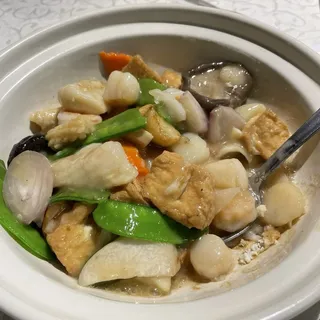 282. Seafood Tofu Claypot