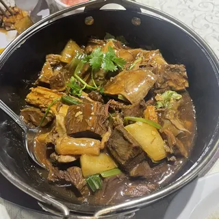 299.Beef Brisket with Dried Bean Curd in Claypot