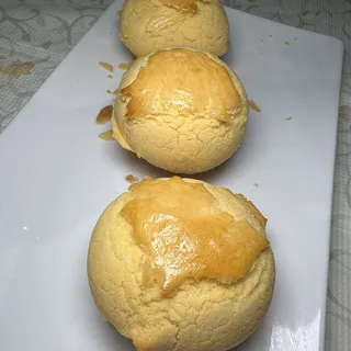 28. Baked Egg Yolk Cream Bun