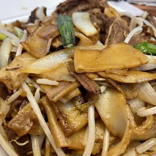 Veggies beef stew chow fun