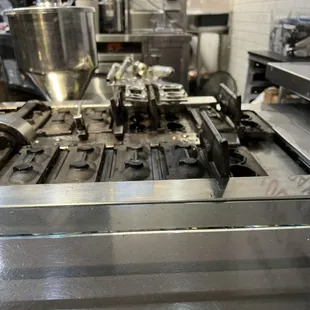 You can watch them making the waffle fish - it&apos;s automated