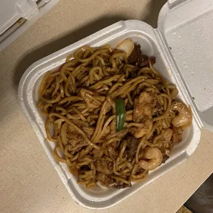 Large house lo mein