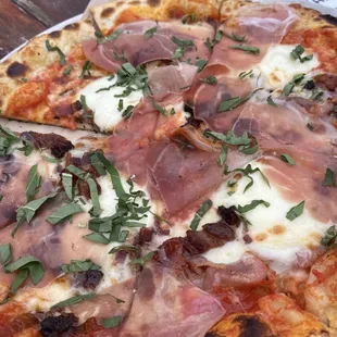 custom pizza with prosciutto
