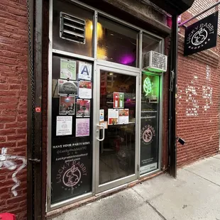 Better shot of the doorway (note: opens out to the alley and not directly onto Plymouth)