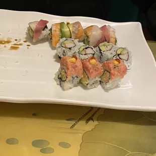 3 Sushi rolls