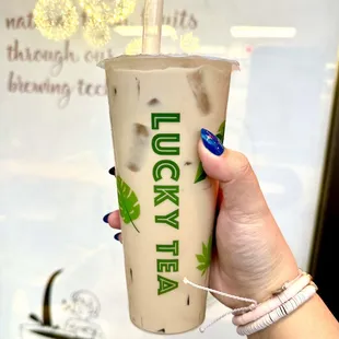 Roasted oolong milk tea + grass jelly