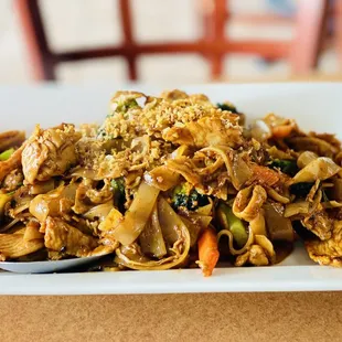 a plate of noodles with meat and vegetables