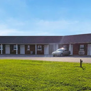 MH LuckyVistaMotel Campbellsville KY Property Exterior