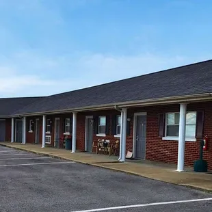 MH LuckyVistaMotel Campbellsville KY Property Exterior