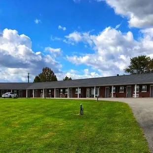 MH LuckyVistaMotel Campbellsville KY Property Exterior