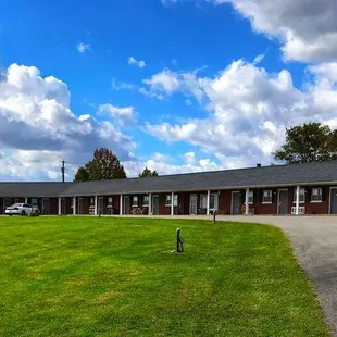 MH LuckyVistaMotel Campbellsville KY Property Exterior