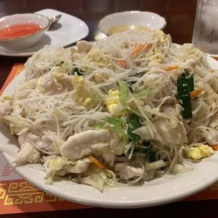 32. Chicken Mai Fun [large] dinner portion