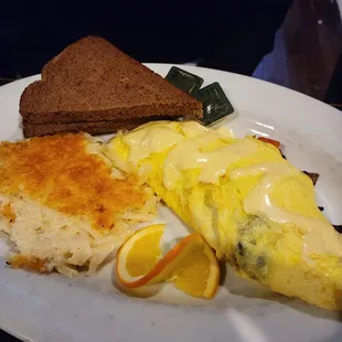 Omelet and hashbrowns