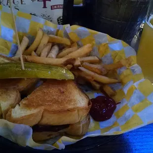 The Ultimate Grilled Cheese (cheese, bacon, tomato, and avocado on Texas toast) and a Summer Shandy