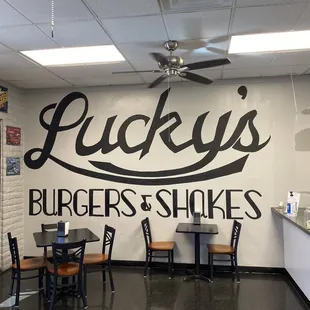 Lucky&apos;s Burger &amp; Shakes