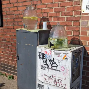 Outdoor water while you wait