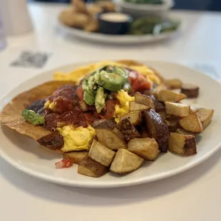 a plate of breakfast food