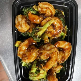 Shrimp with broccoli