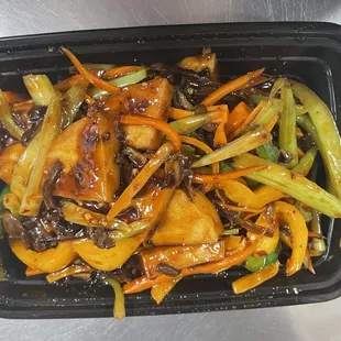 Vegetarian chicken with hot garlic sauce