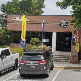 the front of lucky's deli