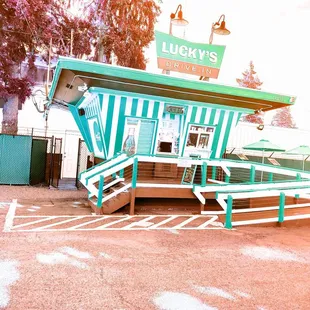 the entrance to lucky&apos;s drive in