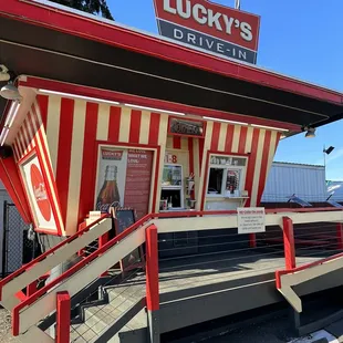 the entrance to lucky&apos;s drive in