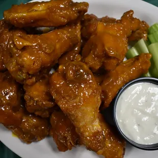 chicken wings and celery