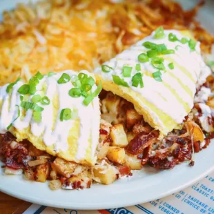 Potato Bacon Omelette made with applewood smoked bacon, potato, swiss cheese, onions, sour cream and scallions.