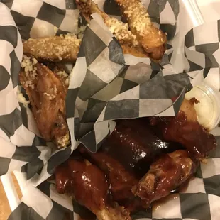 fried chicken, fried chicken wings, chicken wings and fried chicken, food, chicken, bbq chicken, chicken wings, bbq wings, poultry