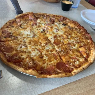 1/2 pepperoni 1/2 ham pizza. Delicious